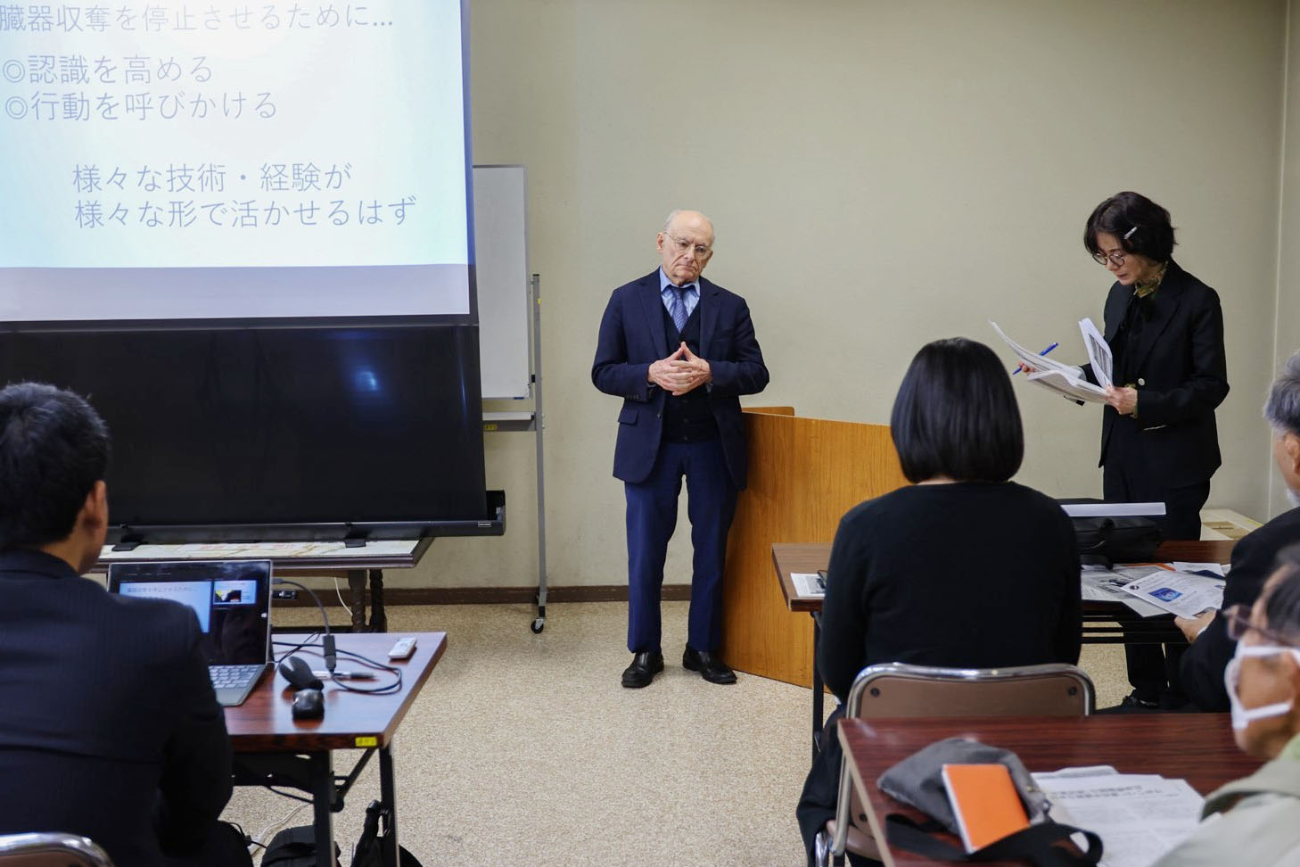 图3:麦塔斯先生在岩国会场演讲。