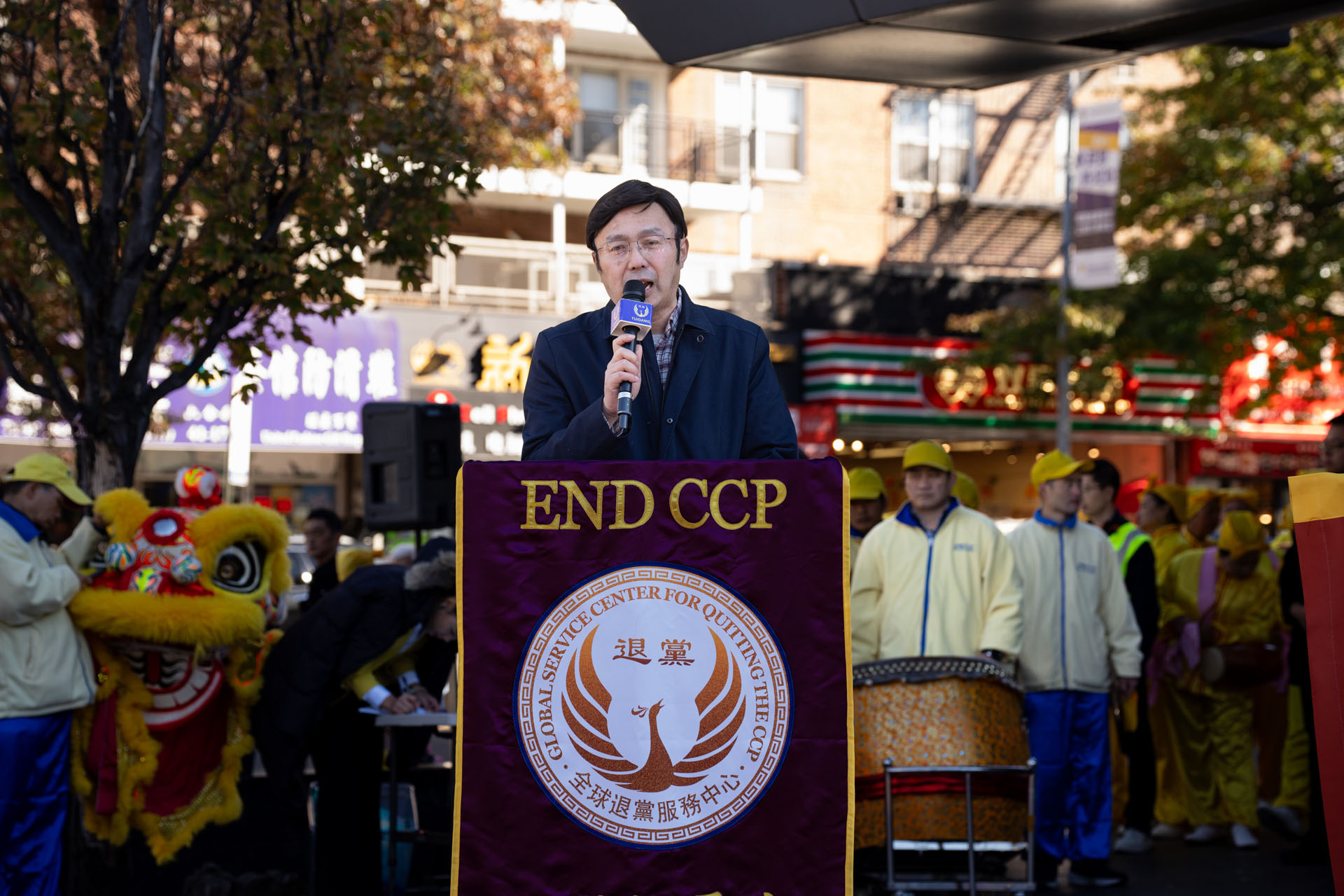 图10:大陆媒体人、获奖电视导演李军表示,“我非常幸运,因为看到《九评》以后,我的人生轨迹都发生了变化。”