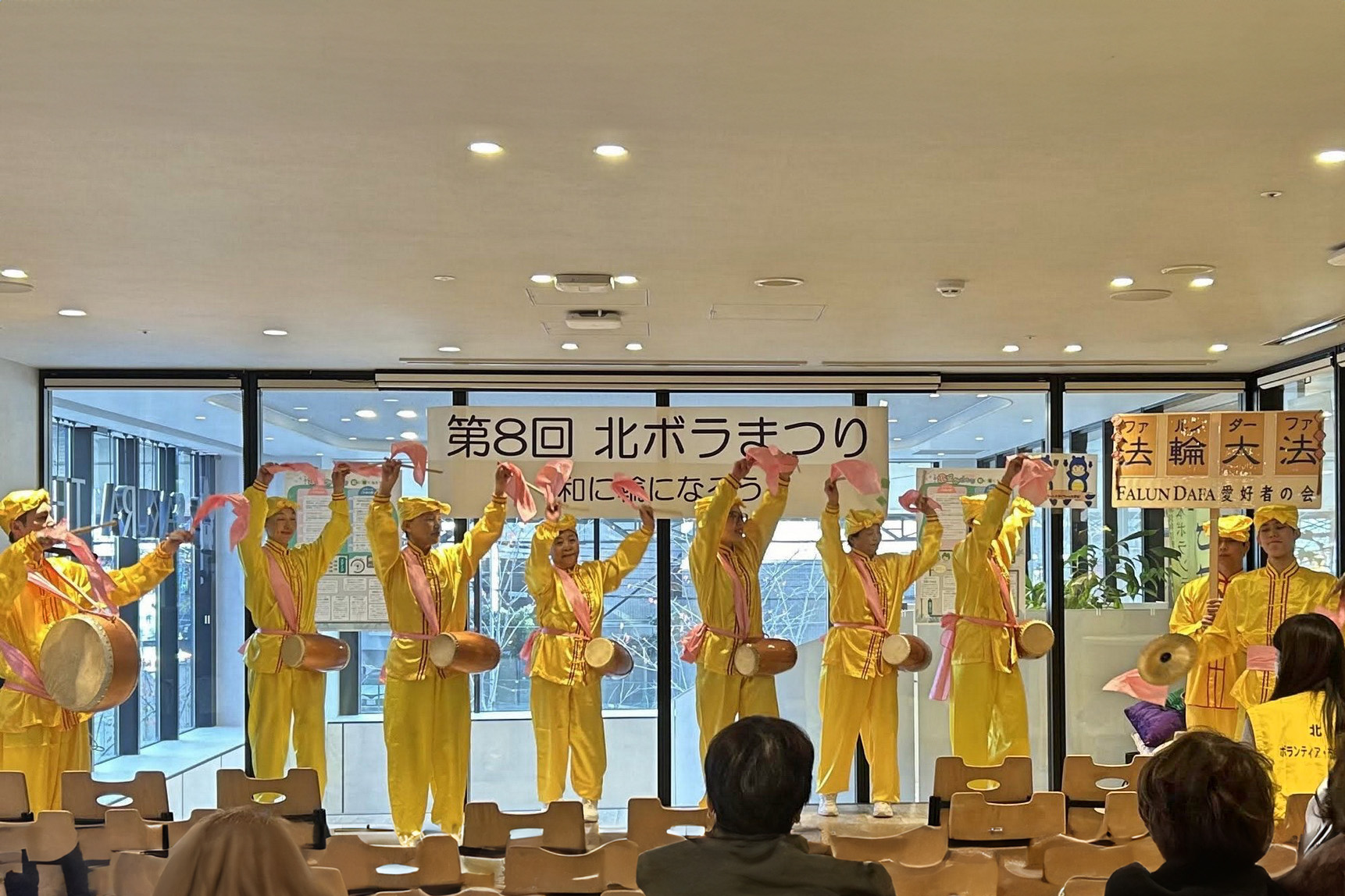 图4:大阪市北区庆典活动上腰鼓队的表演。
