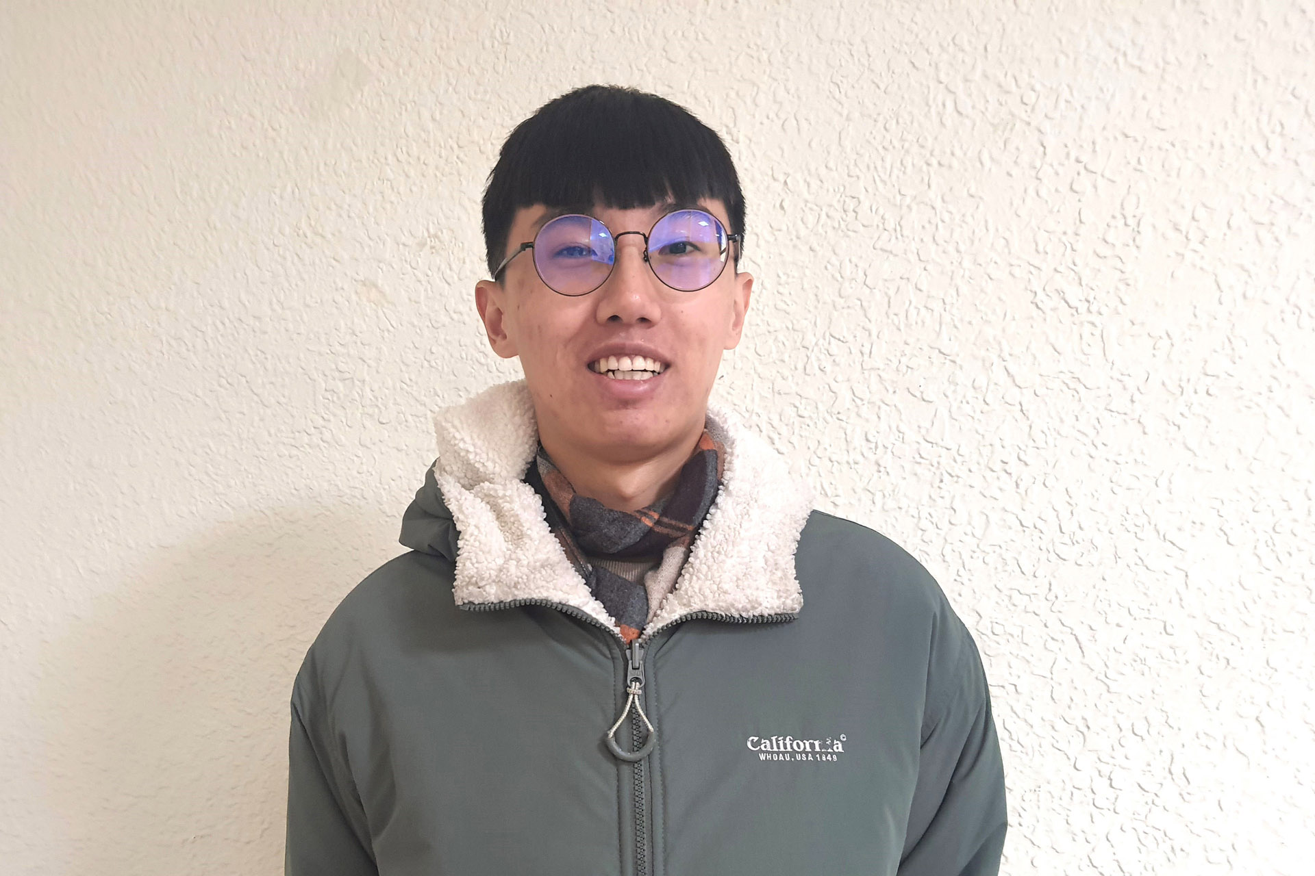 图4:青年学子刘宇哲修炼后学会从不同的角度看问题。