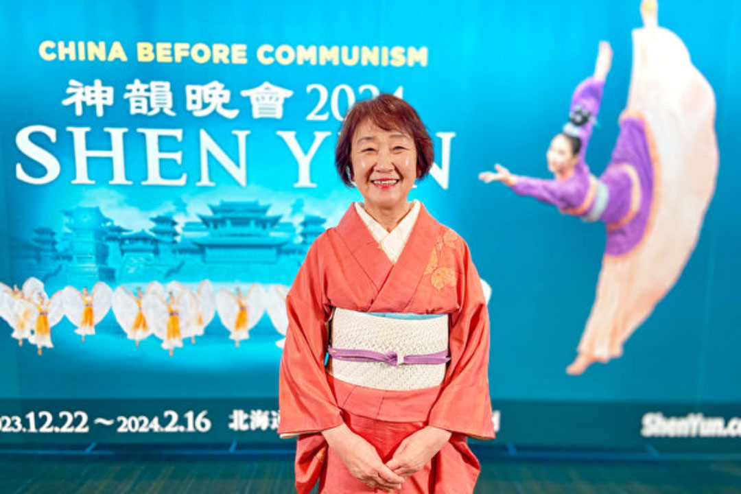 图12:二零二四年二月六日下午,日本企业资讯公司社长中野(Nakano Mutsumi)在北海道札幌市的札幌文化艺术剧场Hitaru(Sapporo Cultural Arts Theater Hitaru)观看了神韵纽约艺术团的第一场演出。(大纪元)