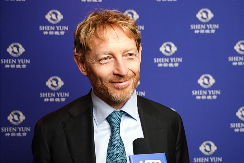 '图9:卡雷尔·雅涅切克(Karel Janeček)说:“我从演出中收获了很多,最重要的是,我真心祝愿这些年轻艺术家取得巨大成功。”(新唐人)'