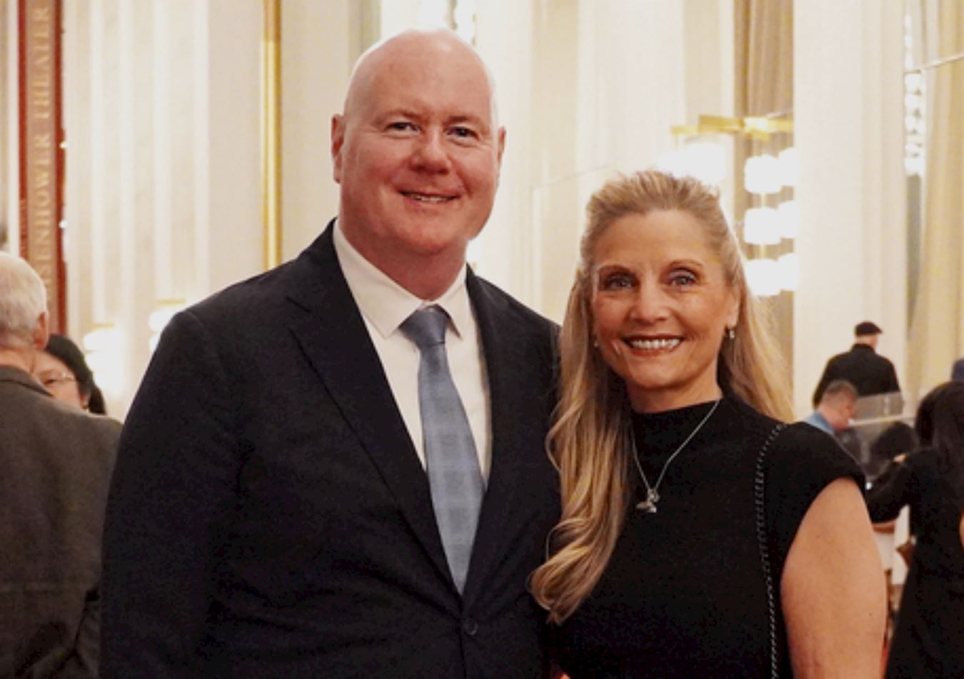 '图15:华府智库主席叶望辉(Steve Yates)和夫人米歇尔(大纪元)'