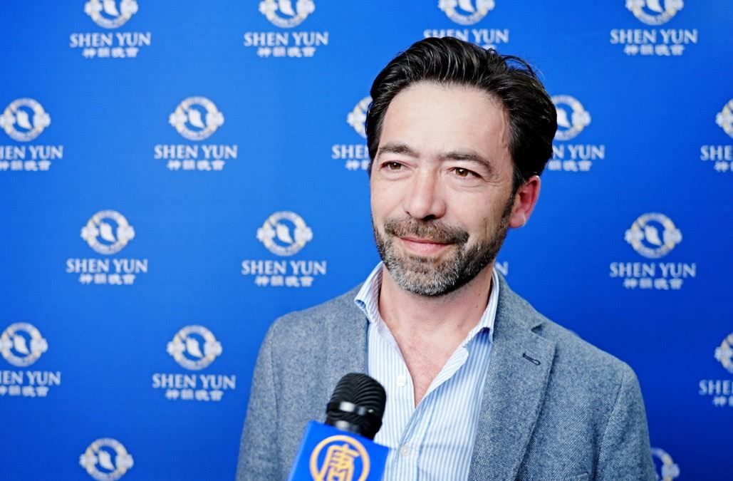 '图6:法布里斯‧查普泽特(Fabrice Chapuzet)说从演出中感受到了很多情感,“真的是情感满满”。(大纪元)'