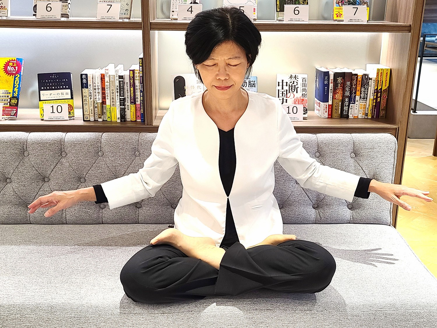 图1:梦瑰炼法轮功第五套功法:神通加持法