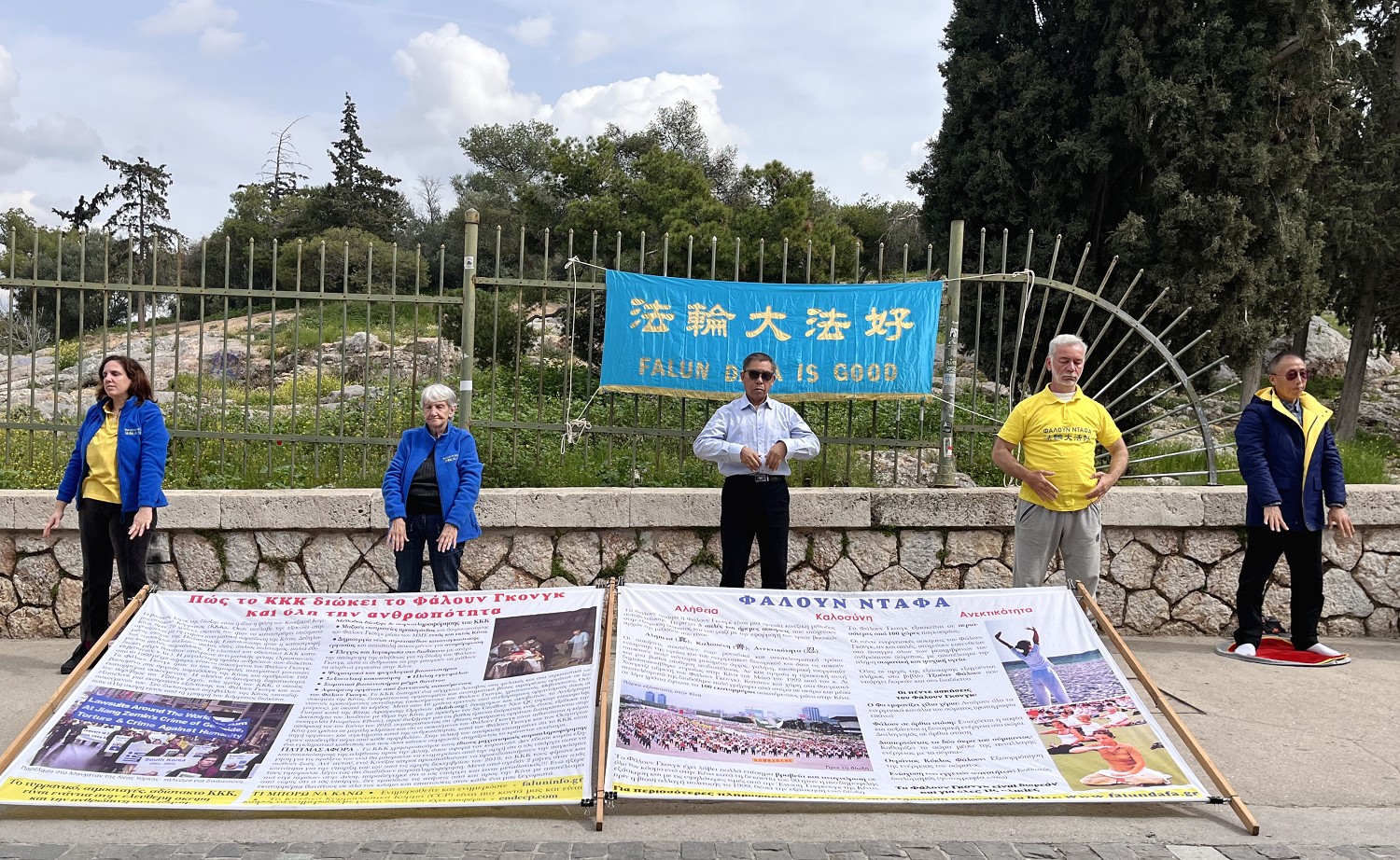 图7:二零二四年三月九日,法轮功学员在卫城山脚下的希希奥商业街(Thissio)举办弘法活动,向市民及游客介绍法轮大法。