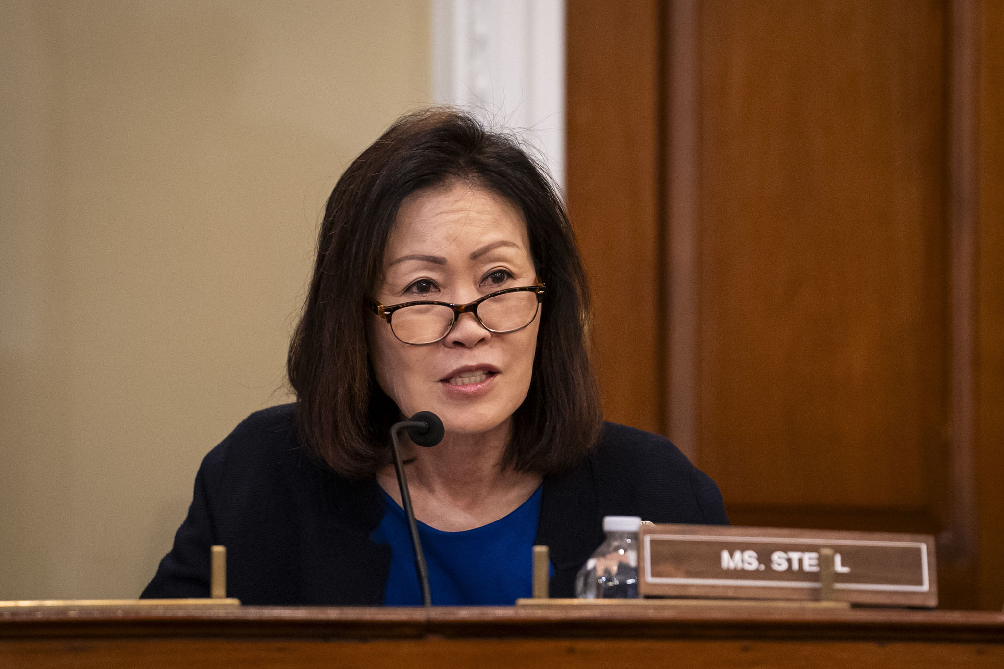 图4:美国加州联邦众议员米歇尔·斯蒂尔(Michelle Steel)在听证会上发言。
