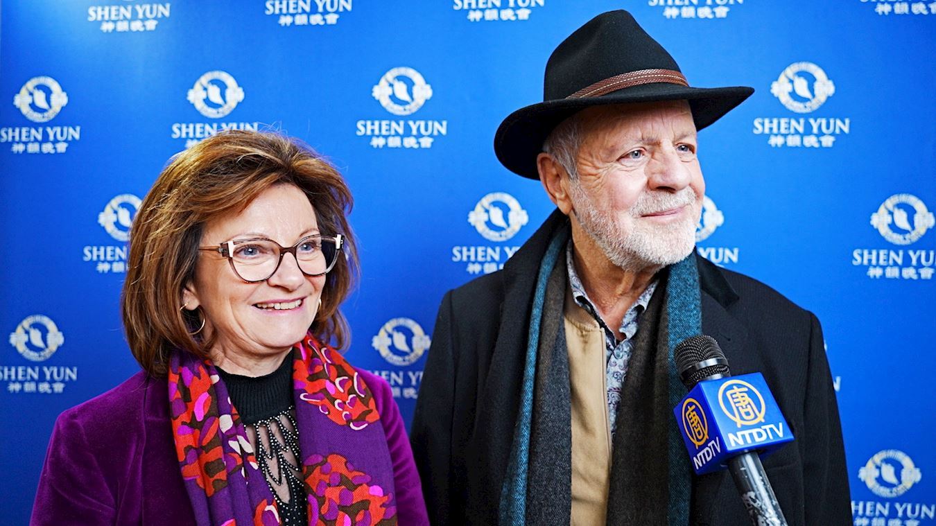 '图18:二零二四年三月一日,前法官(Bernard Archenault-Donzé)(右)携夫人一同观赏了神韵新纪元艺术团在法国巴黎国际会议中心(Palais des Congrès de Paris)的演出。(新唐人电视台)'