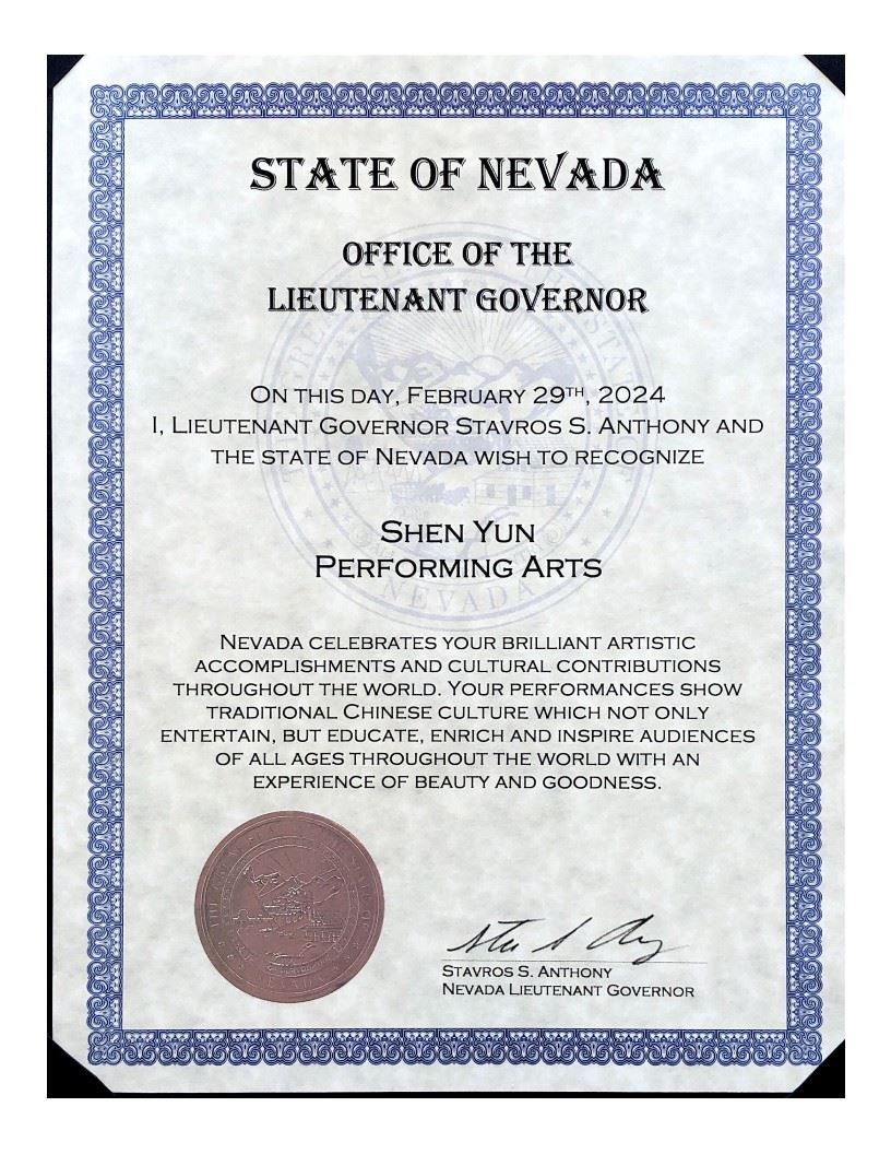 '图9:内华达州副州长斯塔夫罗斯·安东尼(Stavros S. Anthony)褒奖神韵为世界带来的巨大贡献。'