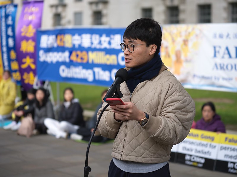 图9:英国港侨协会创办人、人权活动家郑文杰