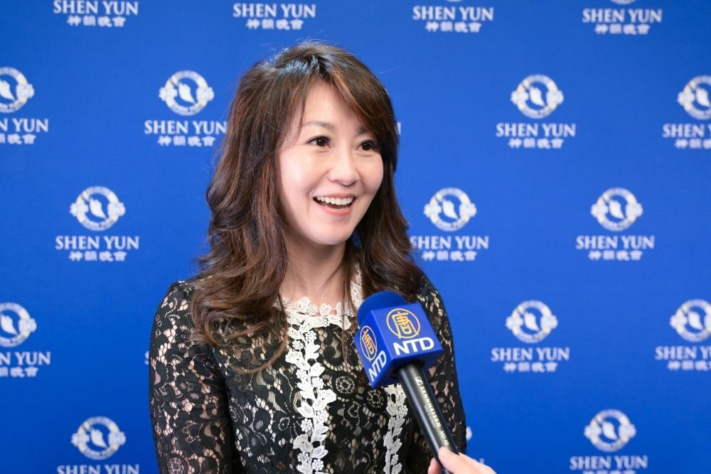 图7:二零二四年四月六日晚上,知名媒体人廖筱君观赏神韵纽约艺术团在台北表演艺术中心的第七场演出。(新唐人电视台)