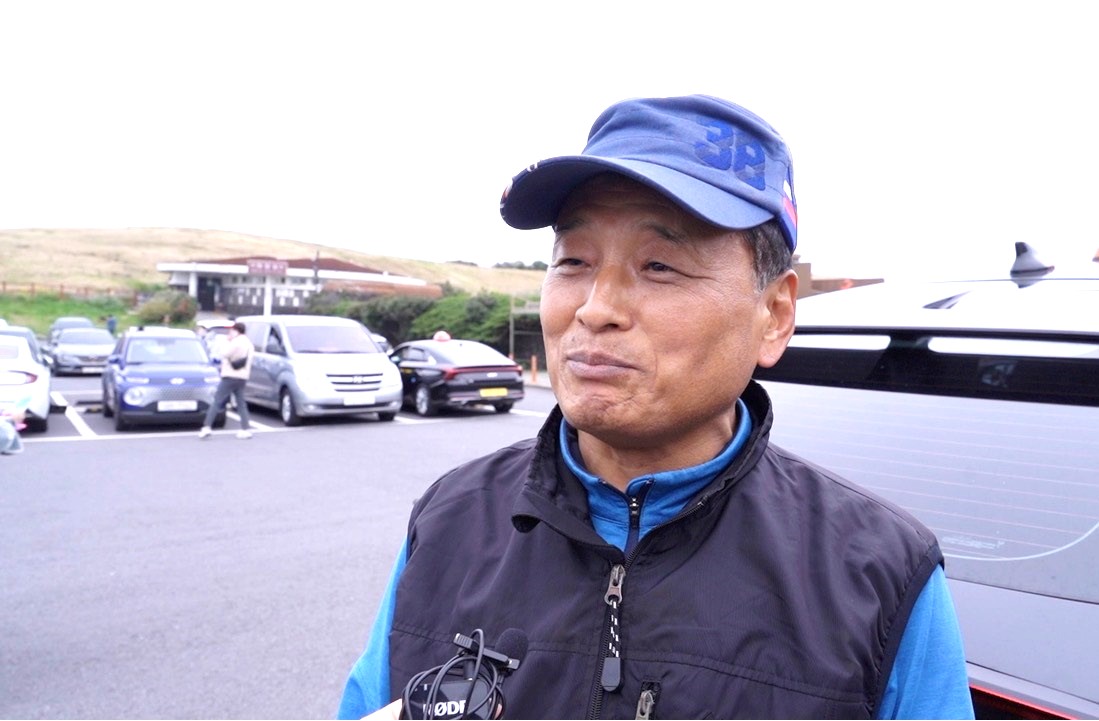 图10:明白了真相的韩国市民吴先生表示:法轮功是非常好的团体。