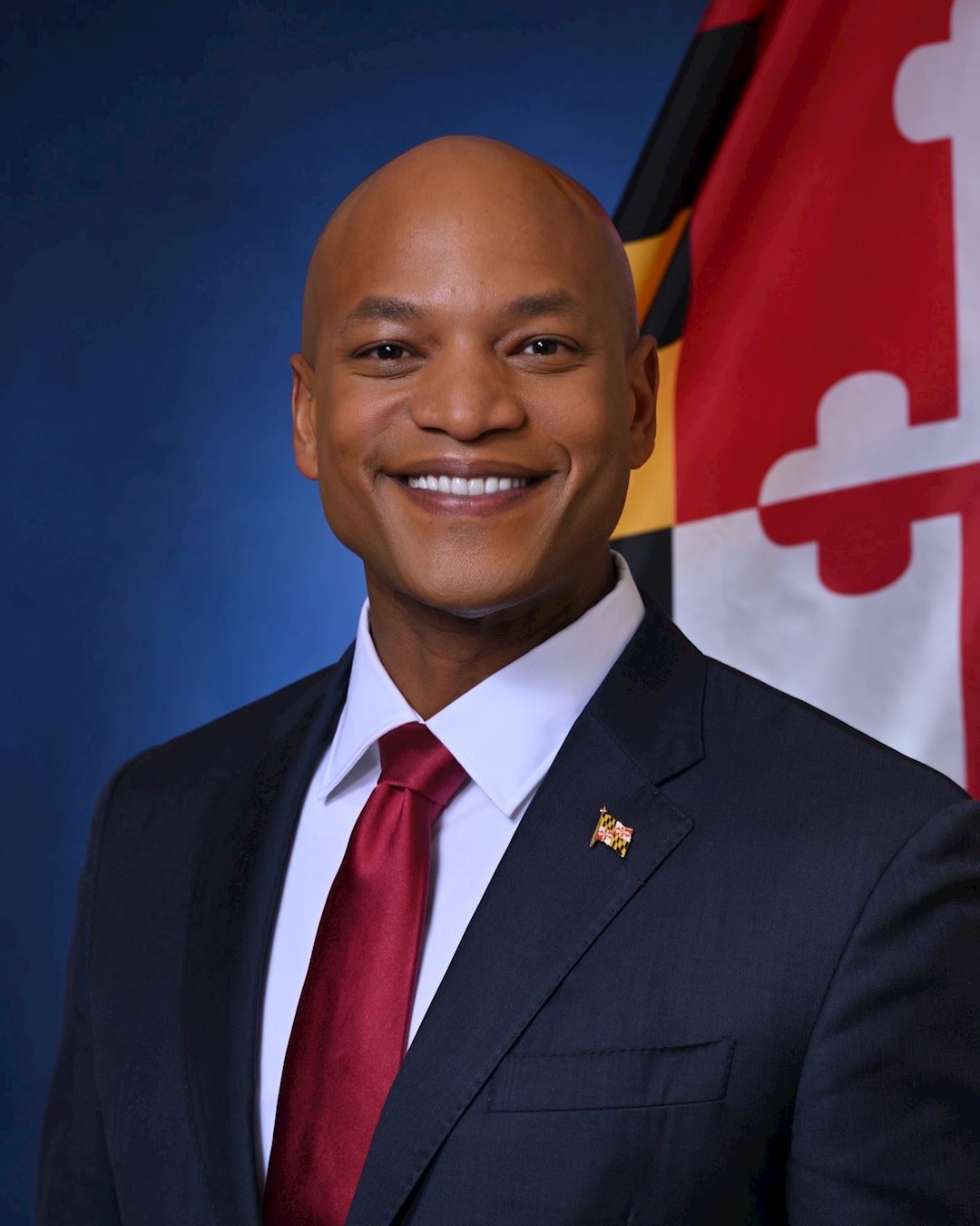 '图1:在世界法轮大法日来临之际,美国马里兰州州长韦斯·摩尔(Wes Moore)向华盛顿DC法轮大法学会颁发州长嘉奖令。'