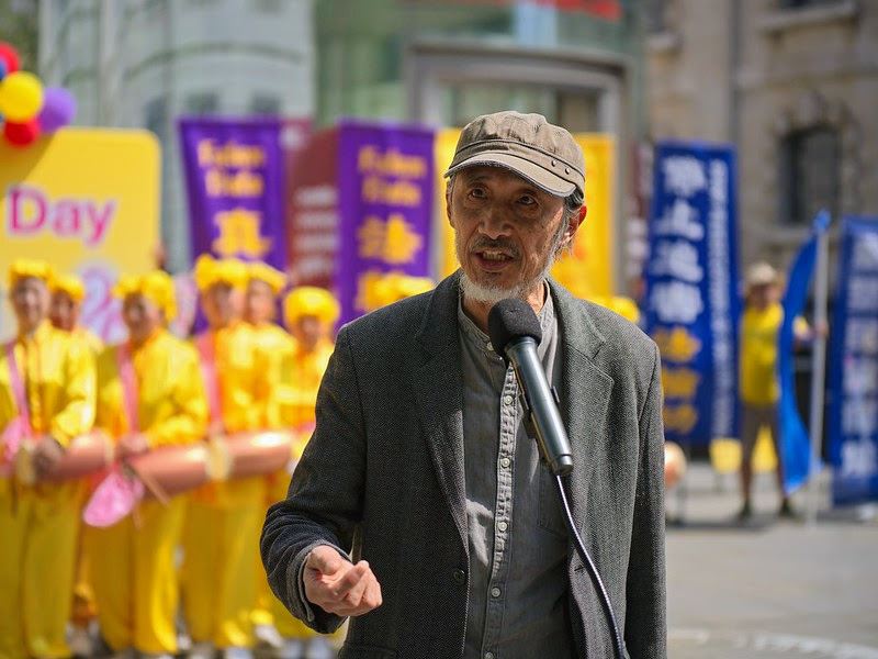 '图13:旅英著名作家马建在集会上发言'