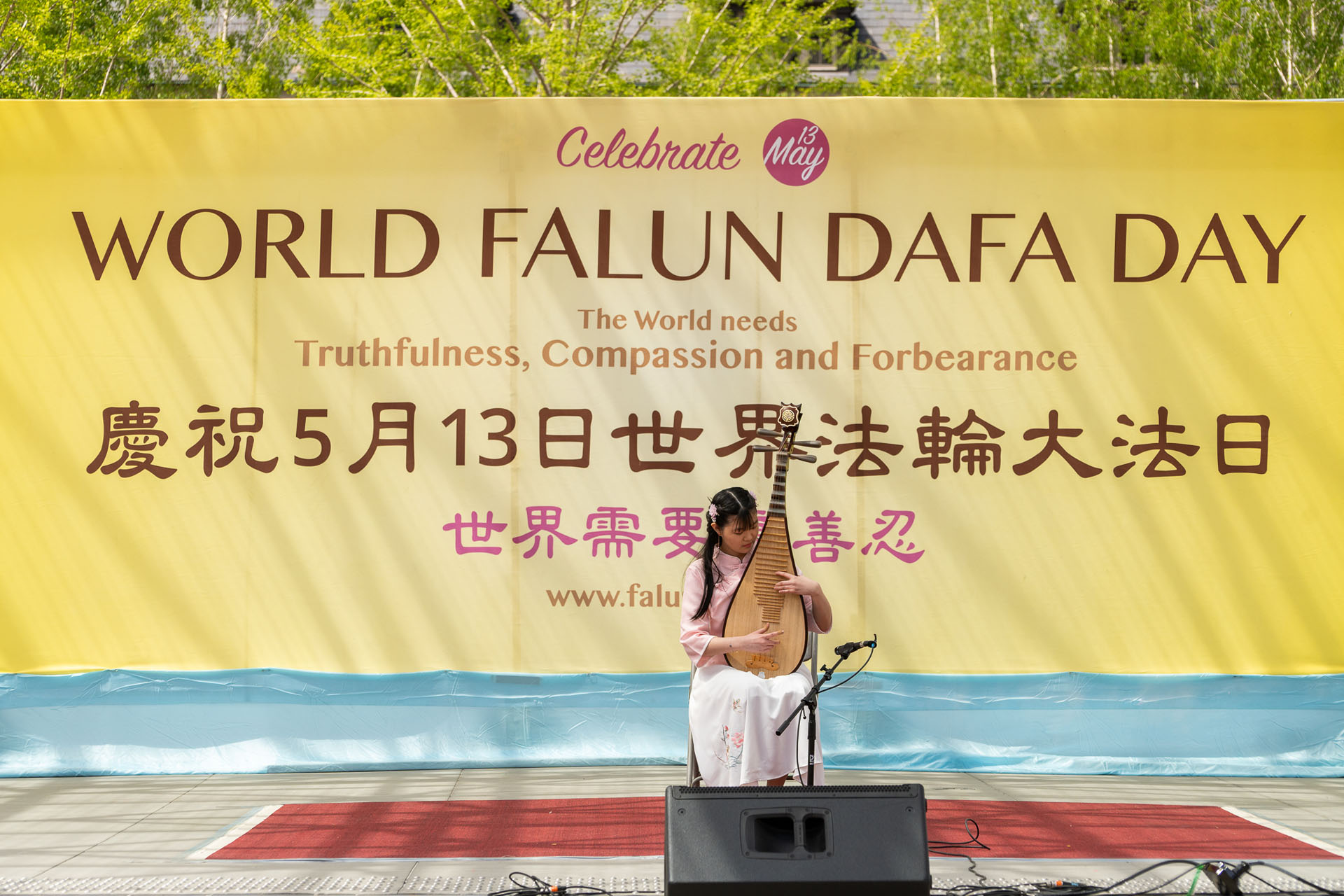 图5~10:学员的诗歌、舞蹈和音乐表演,让广场上的观众感受到了他们的纯净与善良,发出一阵阵喝采。