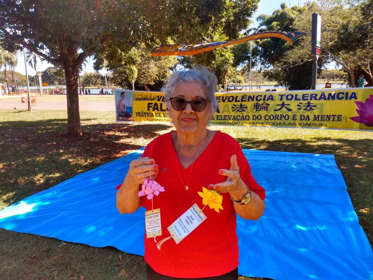 '图4:伊丽莎白(Elizabeth)赞赏法轮功学员。'