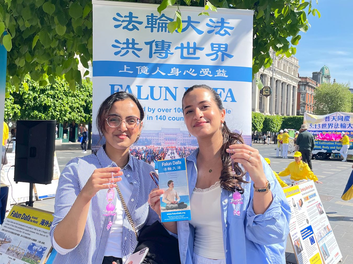 '图12:诺尔兹丹(Nourzidane)和法蒂玛(Fatima)鼓励学员坚持反迫害'