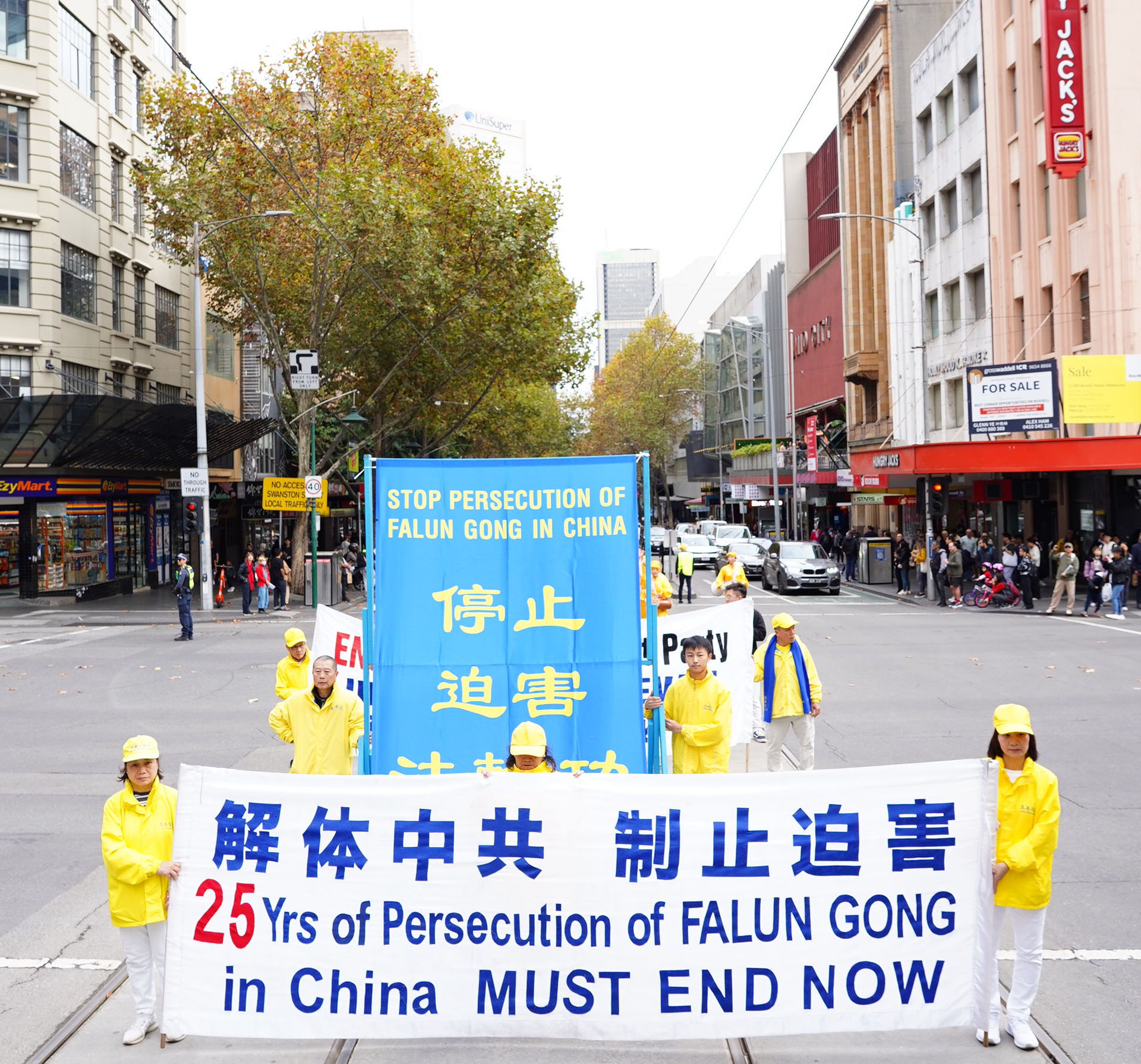 图1~10:二零二四年五月十一日,澳洲墨尔本部份法轮功学员在市中心举行盛大游行,庆贺“5·13世界法轮大法日”暨创始人李洪志师父华诞。