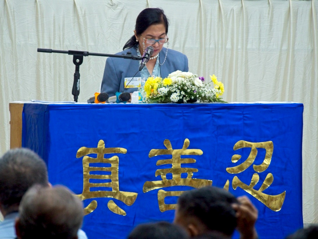图2~5:二零二四年五月四日,学员在印度尼西亚修炼心得交流会上发言。