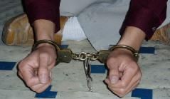 '中共酷刑演示:铐地环'