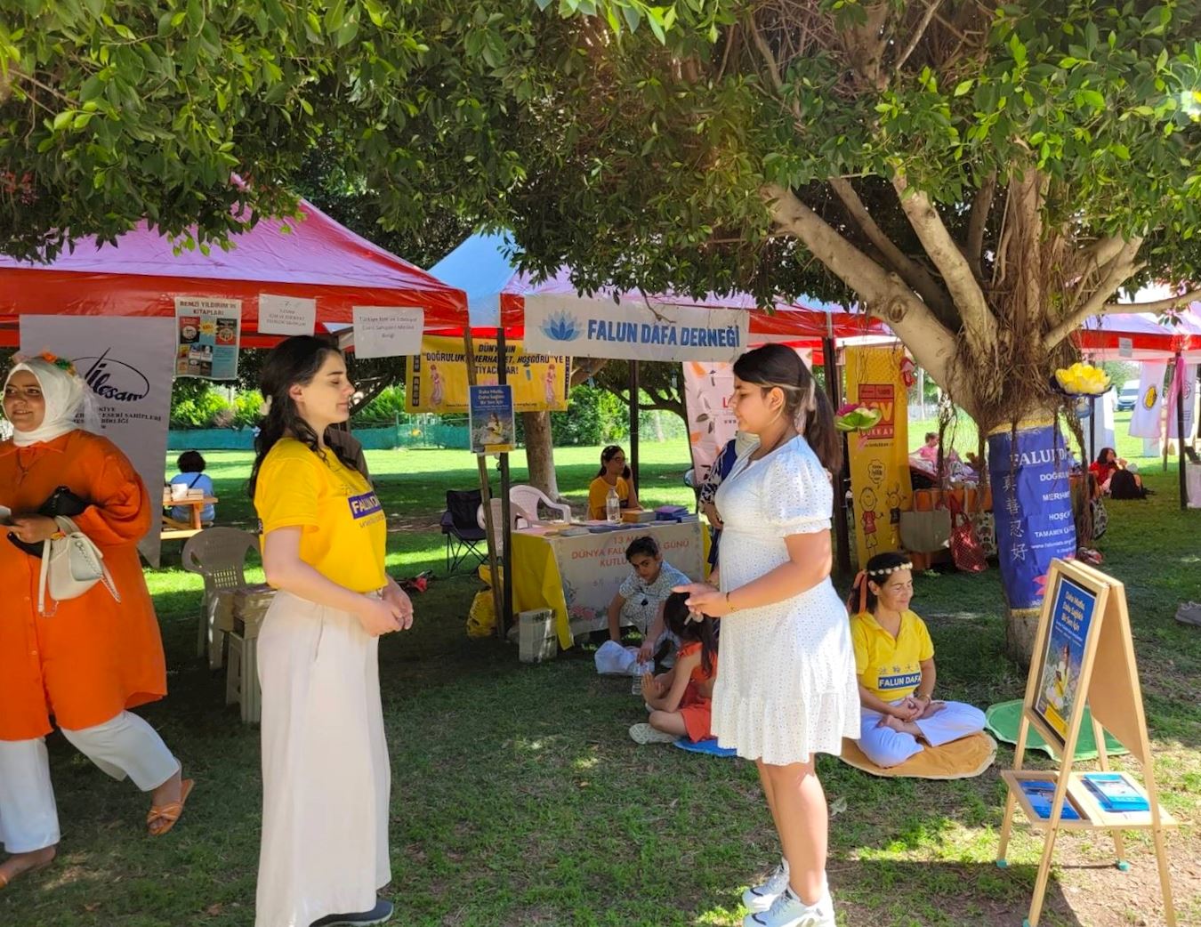 '图5:十二岁的学生内西贝,学炼功法后她觉很好,内心平静。'