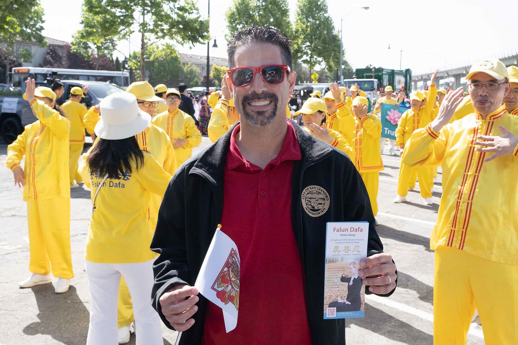 图5:市议员布莱恩·阿泽维多(Bryan Azevedo)说,社区需要真、善、忍原则。