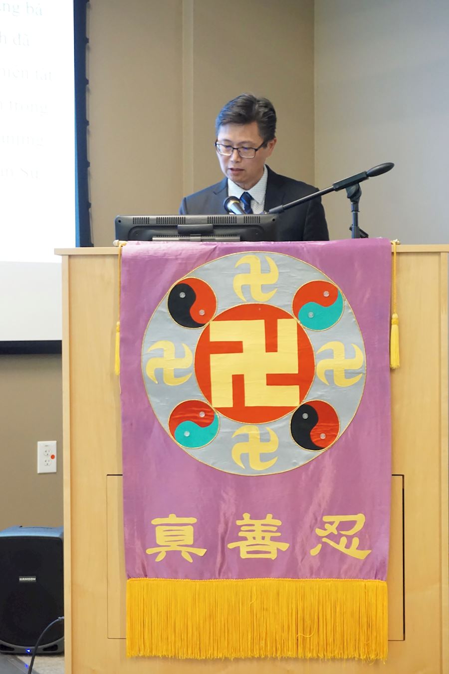 '图4:来自亚特兰大的法轮功学员吕先生'