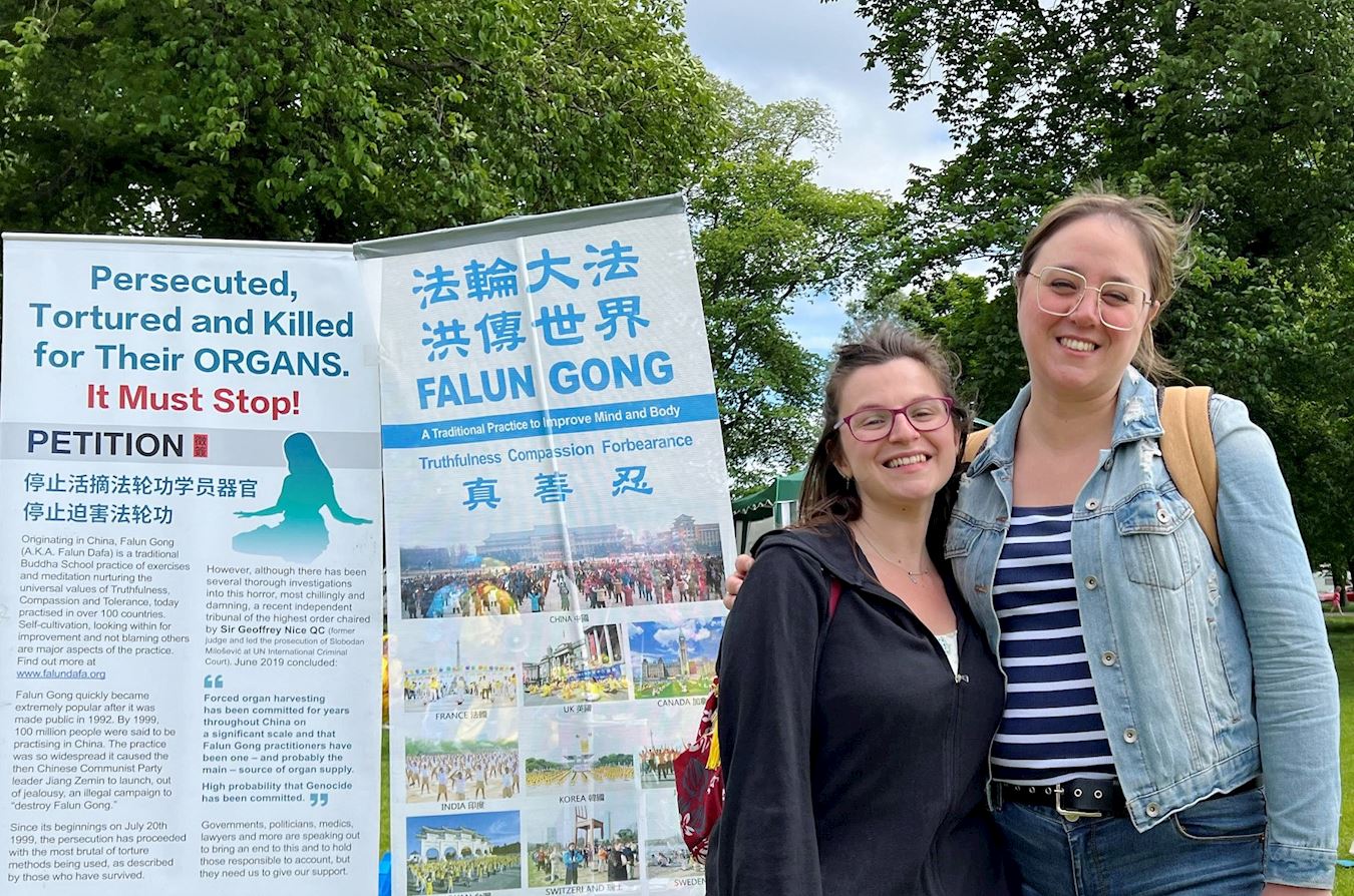 '图11:经理杰西卡‧麦克廷(Jessica.Mcntin)(左)和手术护士辛瓦(Cinva)。'