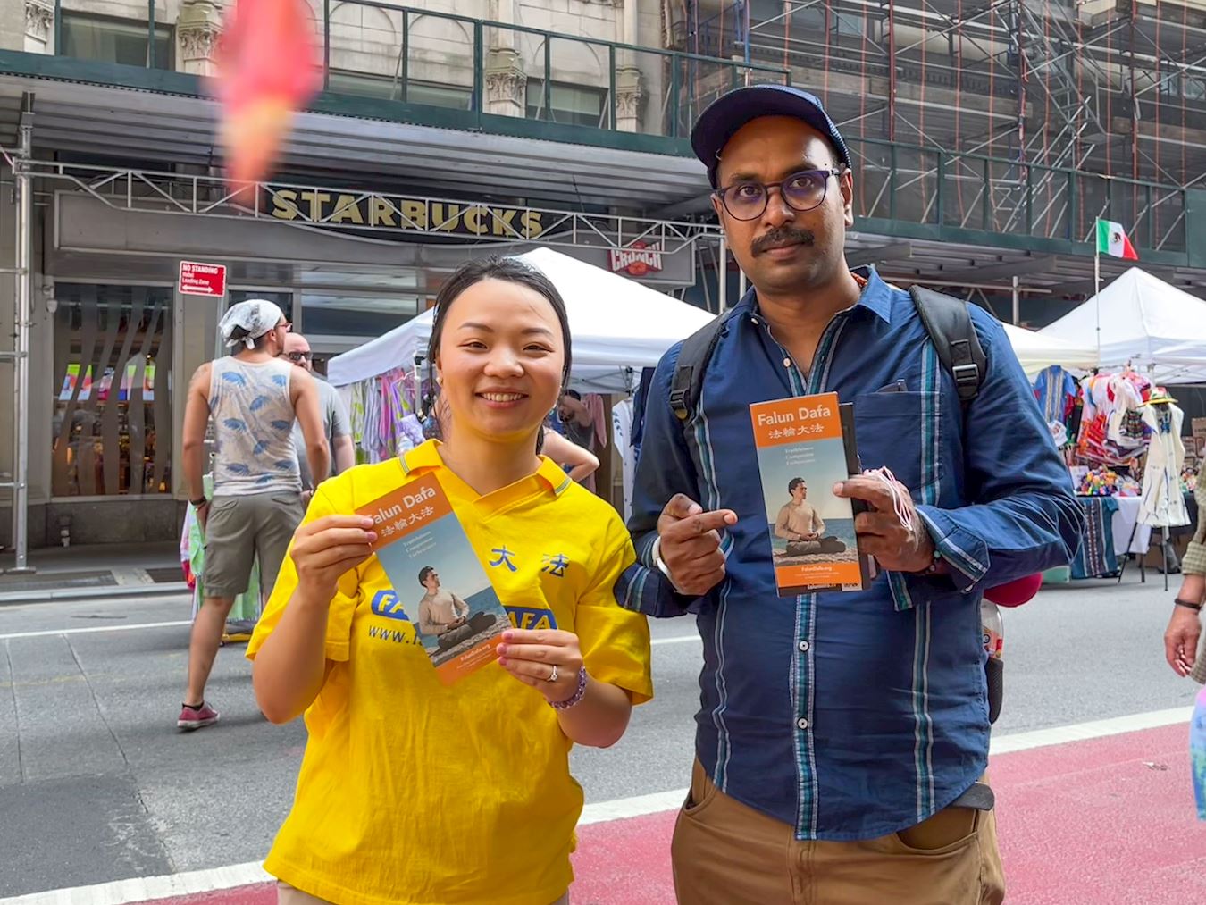 '图13:来自印度的普拉塔普表示,他在印度看见在学校里,老师带着学生一起炼功学法,全校师生都一起炼功的场面非常震撼!'