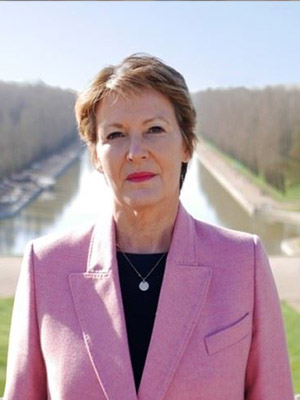 '图8:前法国国民议会议员弗雷德里克‧杜马女士(Frédérique Dumas)。'