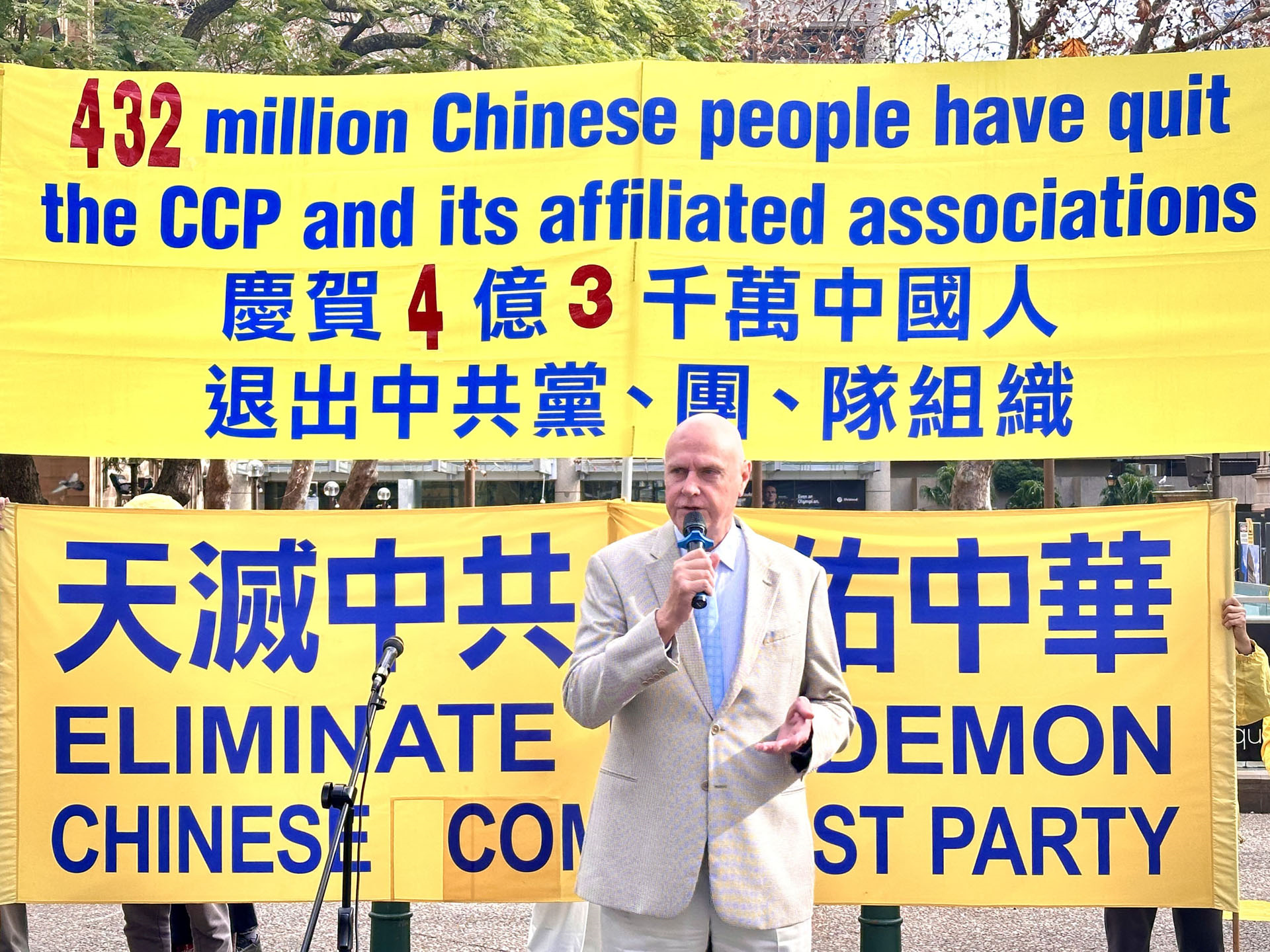 图2:法轮大法澳洲佛学会发言人戴乐(John Deller)