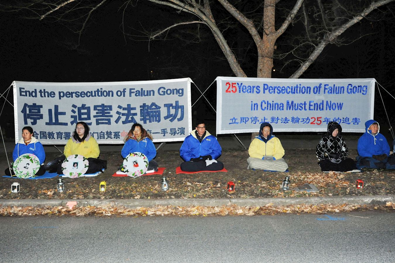 '图1~2:二零二四年七月十九日傍晚,堪培拉部分法轮功学员在中共大使馆前举行烛光夜悼。'