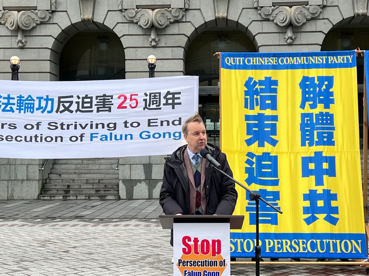 '图11:新西兰人权律师凯瑞·高尔(Kerry Gore)认为法轮功学员反迫害值得尊敬和钦佩。'