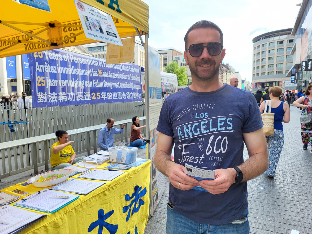 图7:教师贝梅特用学炼法轮功来支持反迫害