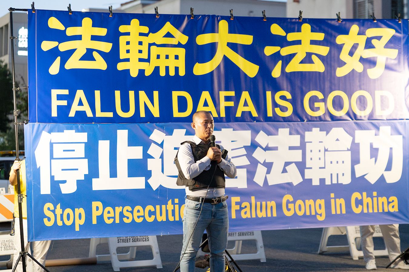 '图10:中国民主党联合总部副主席兼执行长界立建发言。'