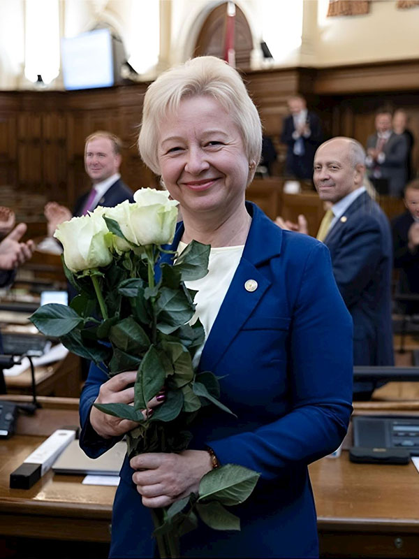 '图1:拉脱维亚议会议员利加·克拉维娜(Latvia Liga Klavina)'