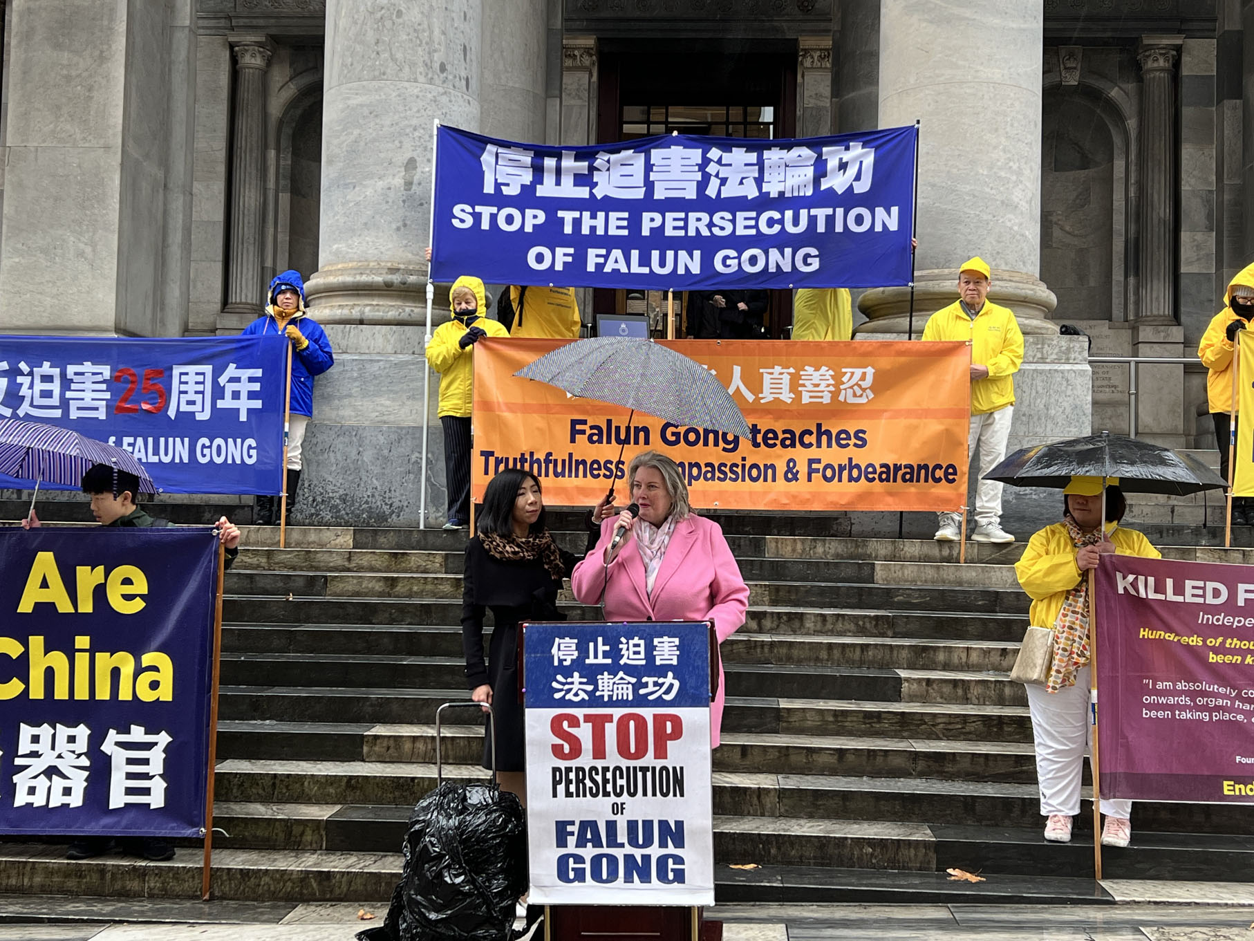 图6:南澳州立法会议员弗兰克斯(Tammy Franks)在集会上发言。