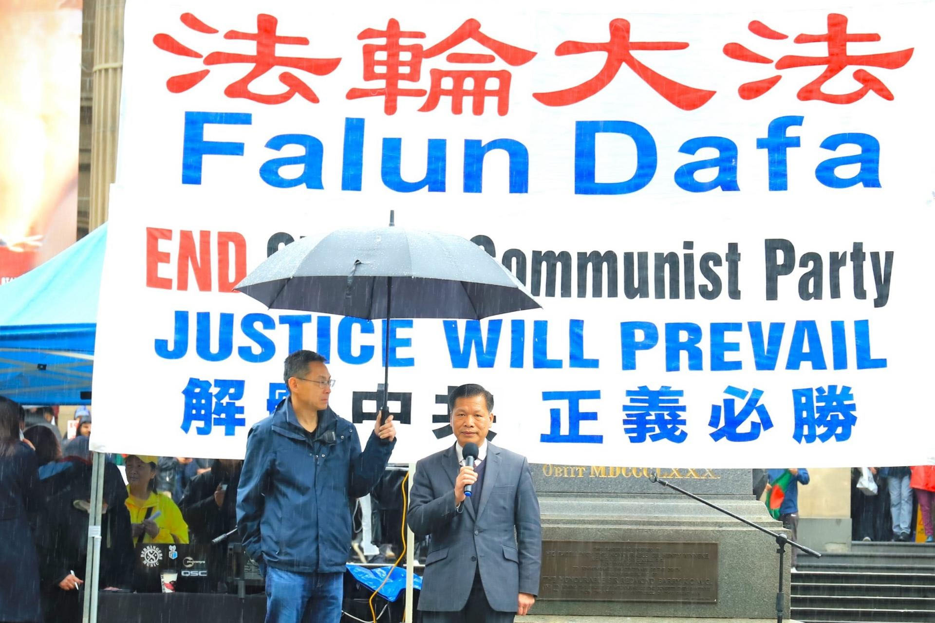 图27:中华民国大陆政府(筹)发言人阮杰在集会上致辞。