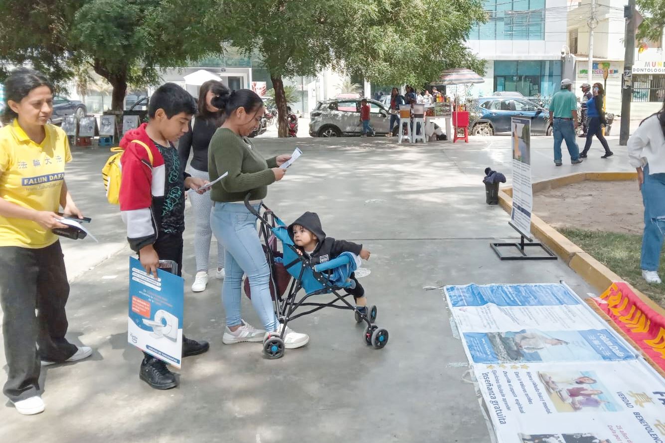 '图7:路人在了解真相。'