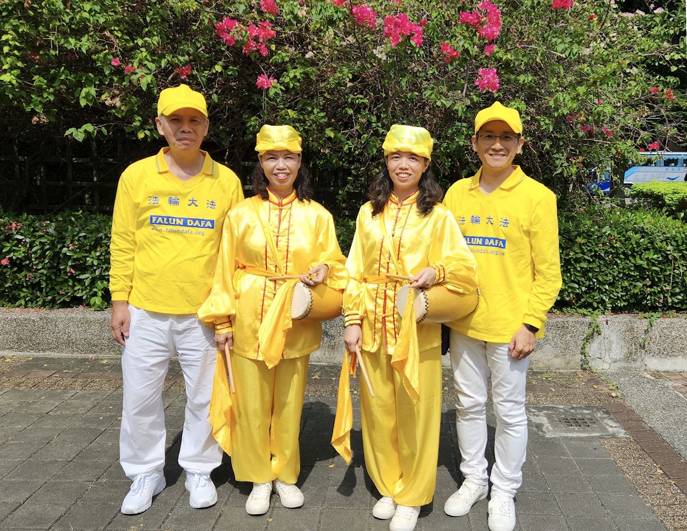 '图1:淼山与妻子静美、女儿佳逸与女婿弘钧(左至右),四人参加二零二四年“七‧二零”反迫害游行活动后合影。'