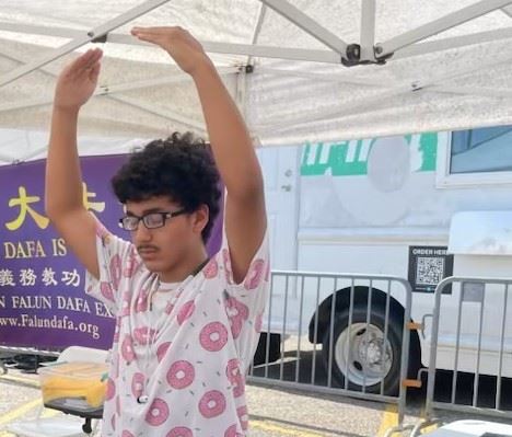 '图13~15:年轻人阿道夫(Adolfo)学炼了五套功法'
