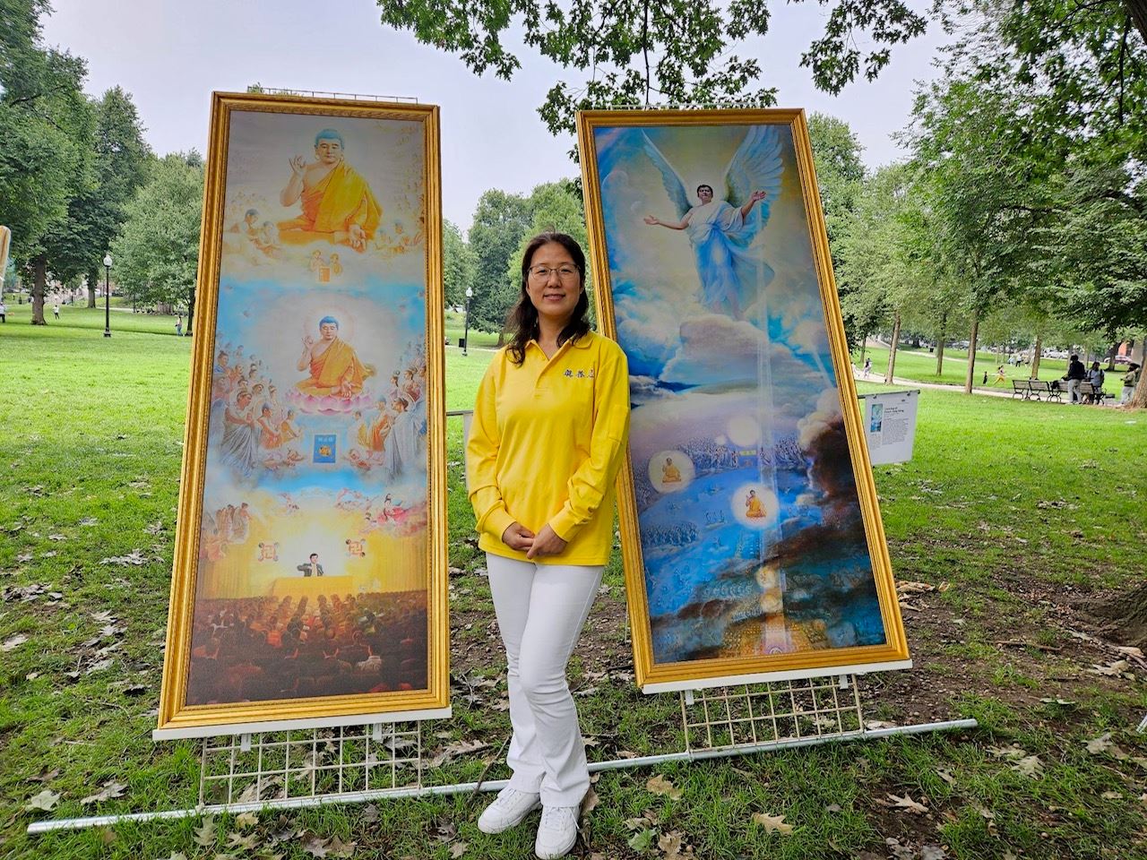 '图3:乔西(Josie Liu)希望透过美展,让人感受到法轮大法的美好'