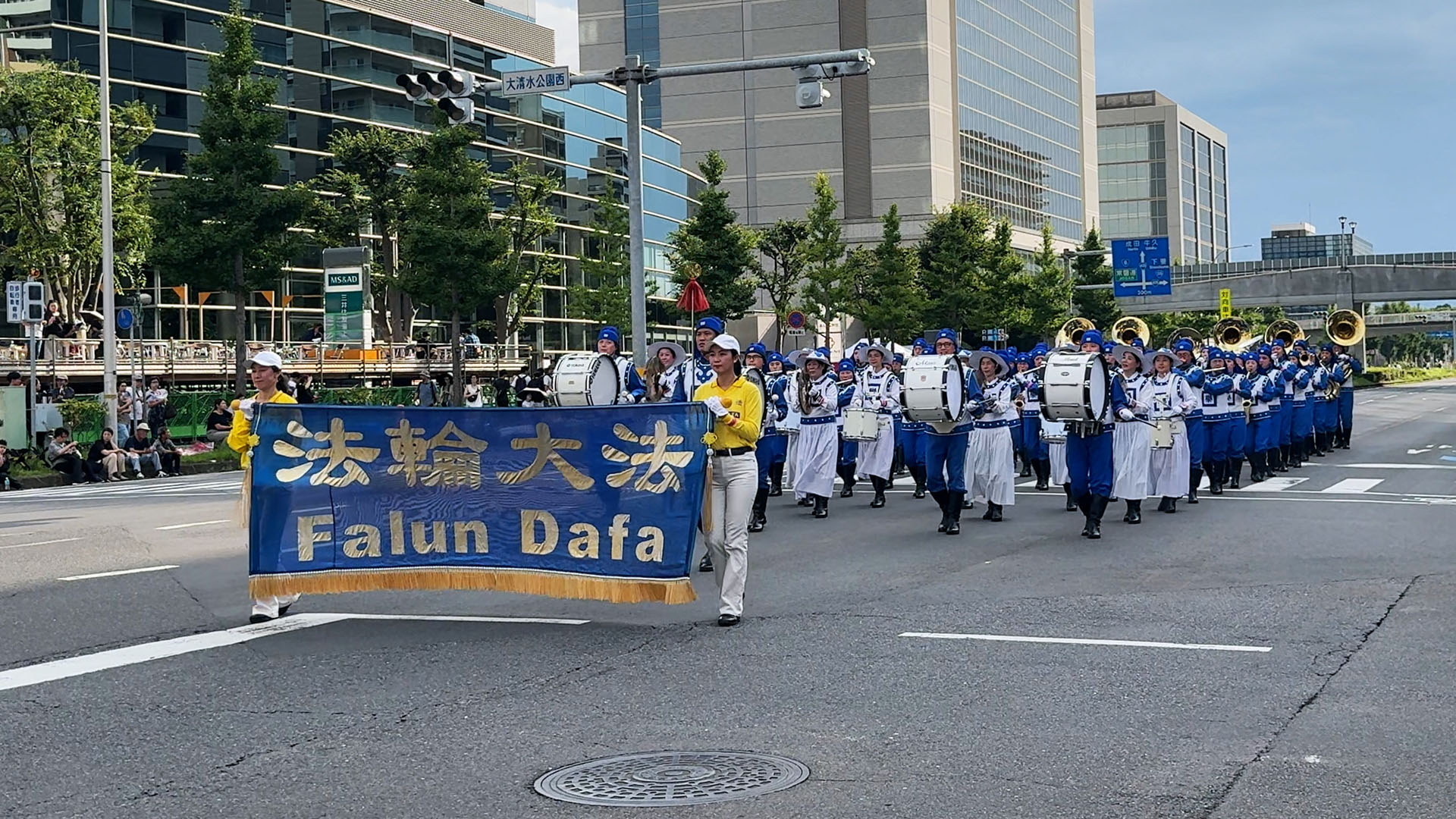 图1~2:天国乐团参加筑波祭开幕式游行