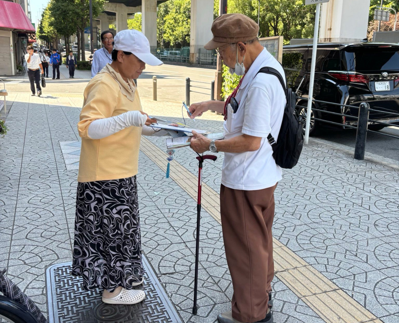 '图1~2:日本民众了解真相后纷纷签名支援营救'