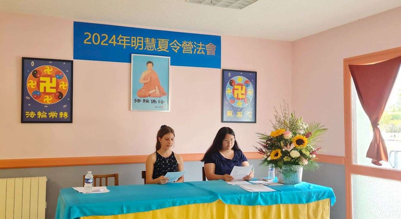 '图7:青年大法弟子马伊纳 (Maena )交流修炼心得体会。'