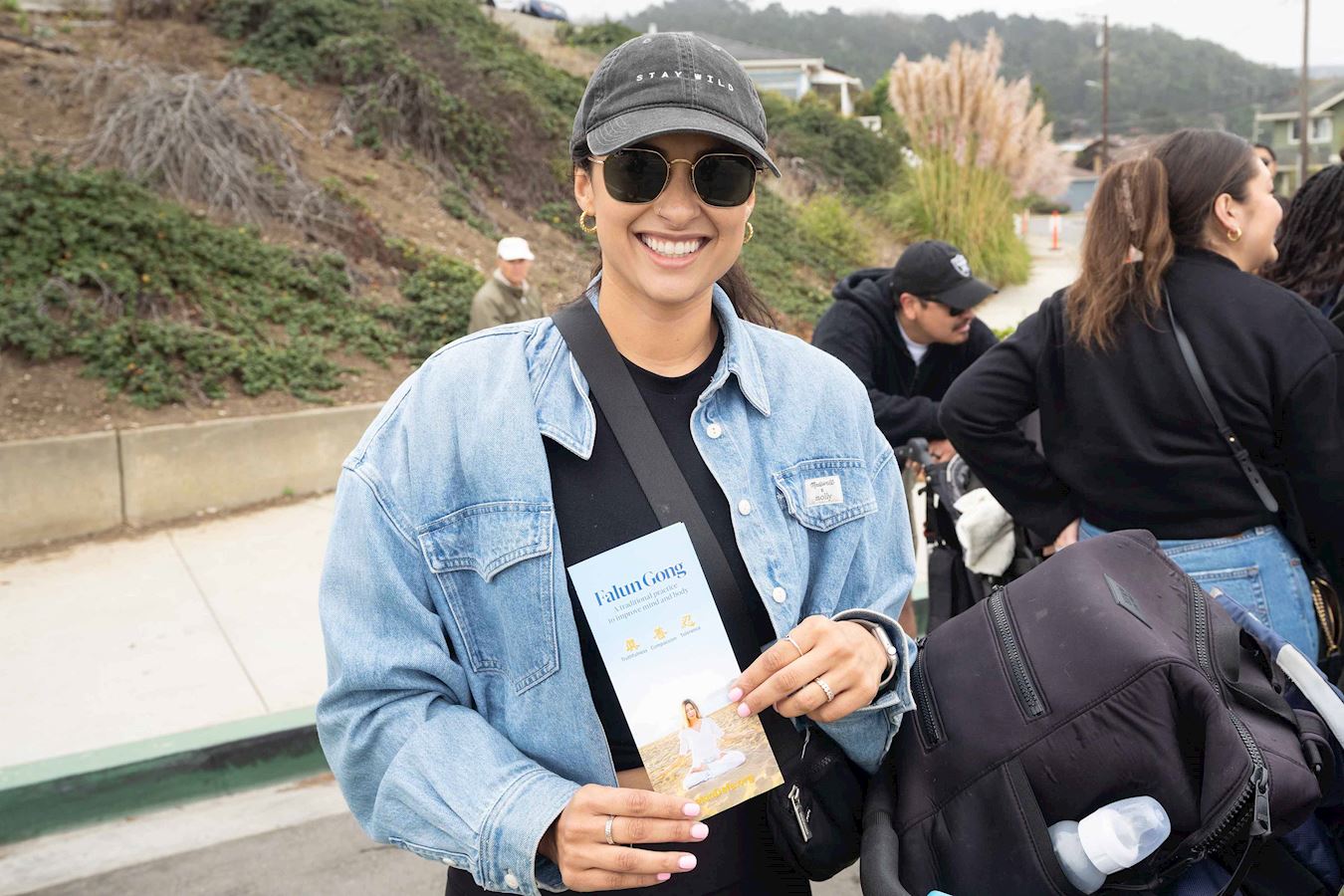 '图9:卡拉表示,这个世界太需要法轮功了。'