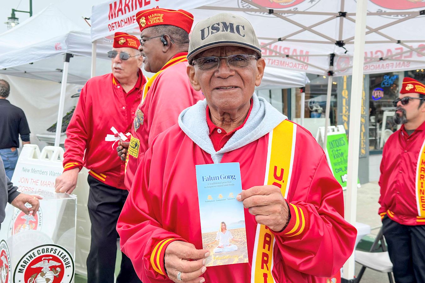 '图11:退伍军人佩雷斯表示,很高兴看到法轮功参加游行。'