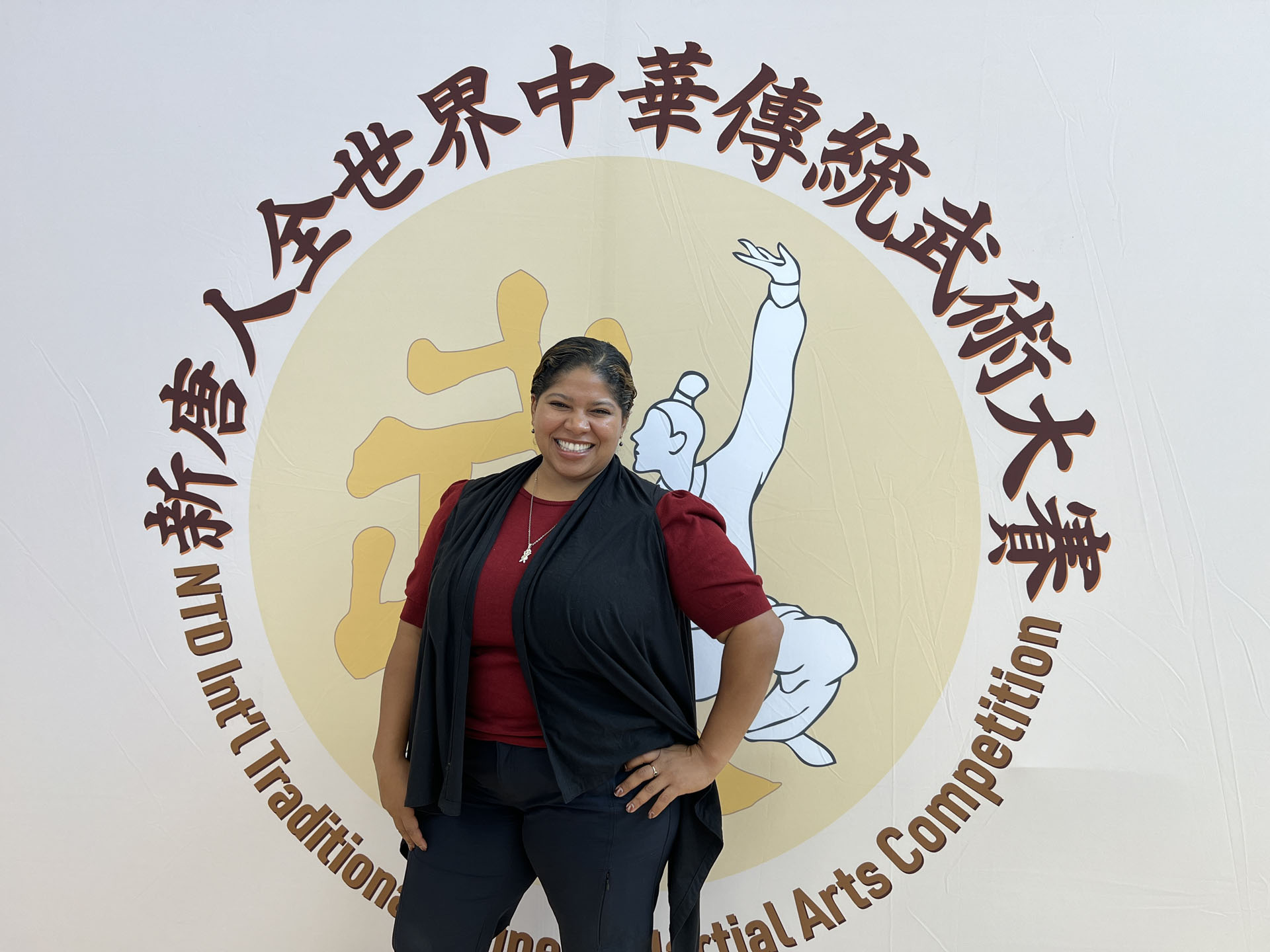 图8:宾州观众丽芙‧塞古拉(Liv Segura)称赞新唐人武术大赛水平高,气氛友好。(大纪元)