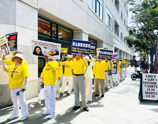 图3~8:学员齐聚在圣莫妮卡(Santa Monica)码头及商业区街道举行游行活动。