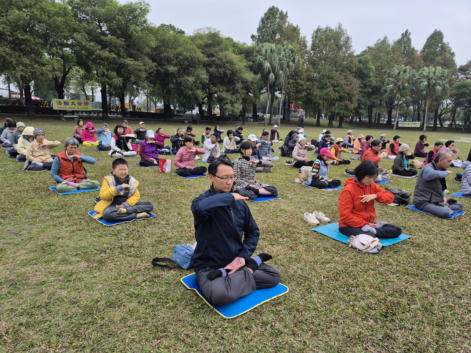 图3:部份台湾云林法轮功学员集体炼功弘法。